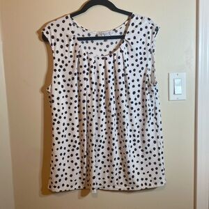 Kasper XL Top - White with Polka Dots